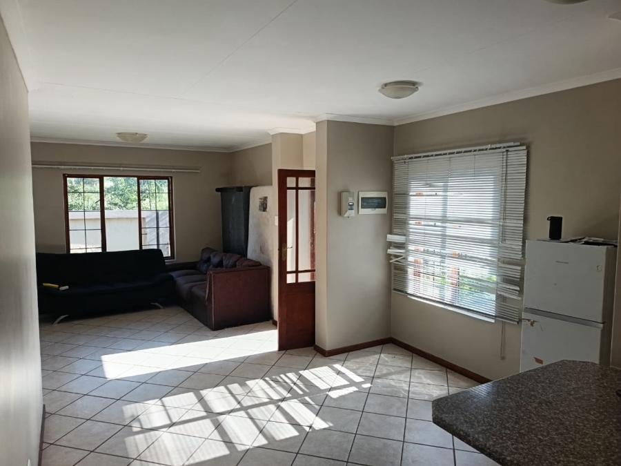 To Let 3 Bedroom Property for Rent in Hillside Free State